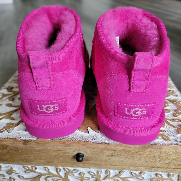 UGG Ultra Mini Suede Boot - Picture 4 of 8